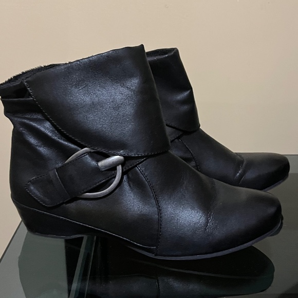 Black Baretraps booties size 9M - Picture 2 of 3